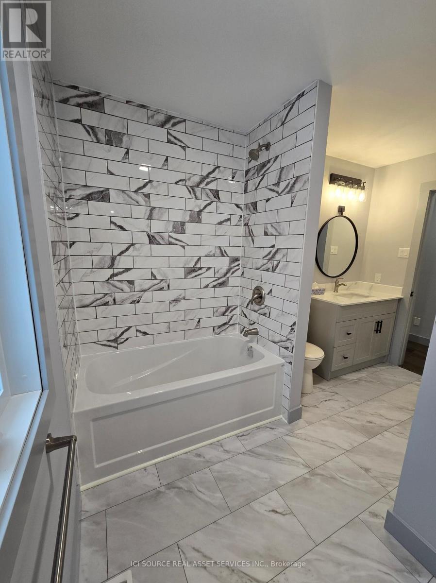 7367 Roger Stevens Drive, Montague, ON - Indoor Photo Showing Bathroom