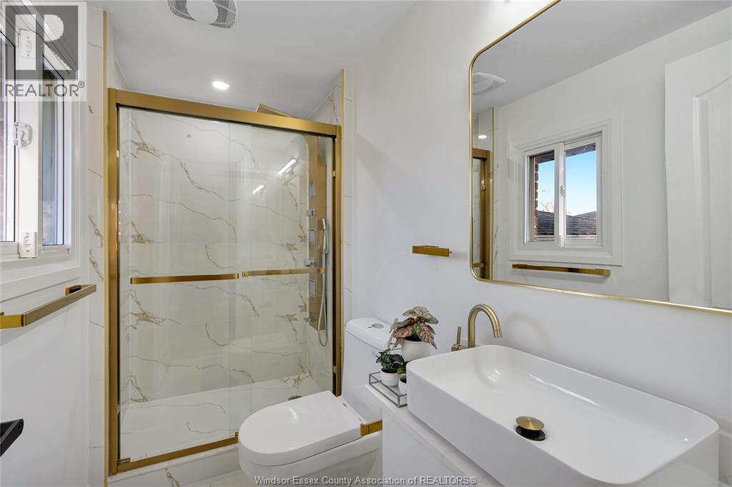 3158 Briarbank, Windsor, ON - Indoor Photo Showing Bathroom