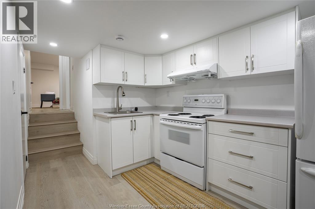 3158 Briarbank, Windsor, ON - Indoor Photo Showing Kitchen
