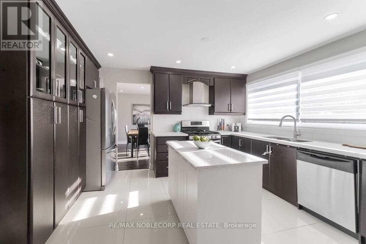 Upper Level - 17 Mikado Crescent, Brampton, ON - Indoor Photo Showing Kitchen With Upgraded Kitchen