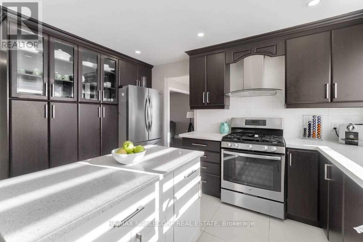 Upper Level - 17 Mikado Crescent, Brampton, ON - Indoor Photo Showing Kitchen