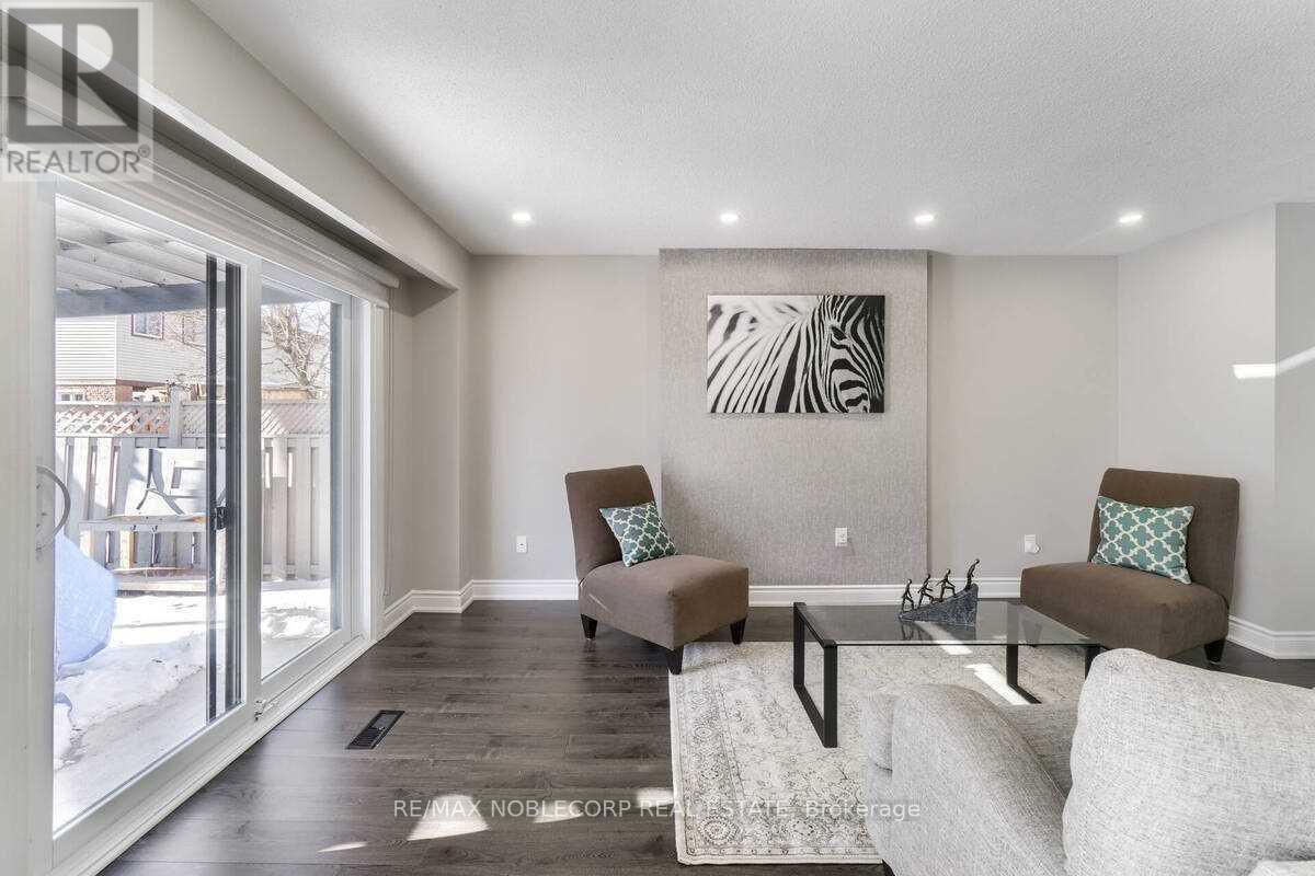 Upper Level - 17 Mikado Crescent, Brampton, ON - Indoor