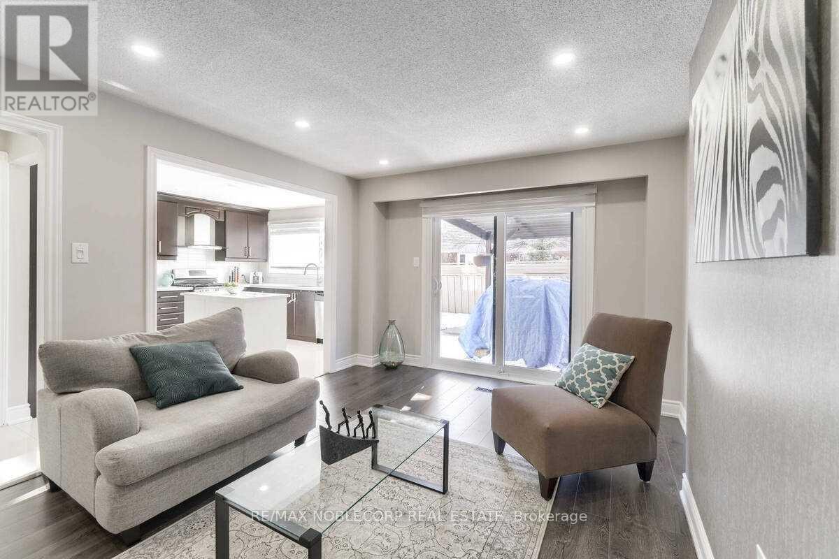 Upper Level - 17 Mikado Crescent, Brampton, ON - Indoor Photo Showing Living Room