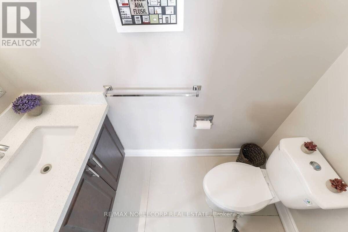 Upper Level - 17 Mikado Crescent, Brampton, ON - Indoor Photo Showing Bathroom