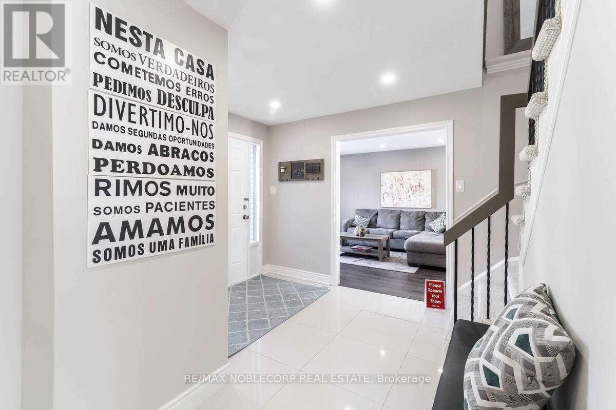 Upper Level - 17 Mikado Crescent, Brampton, ON - Indoor Photo Showing Other Room