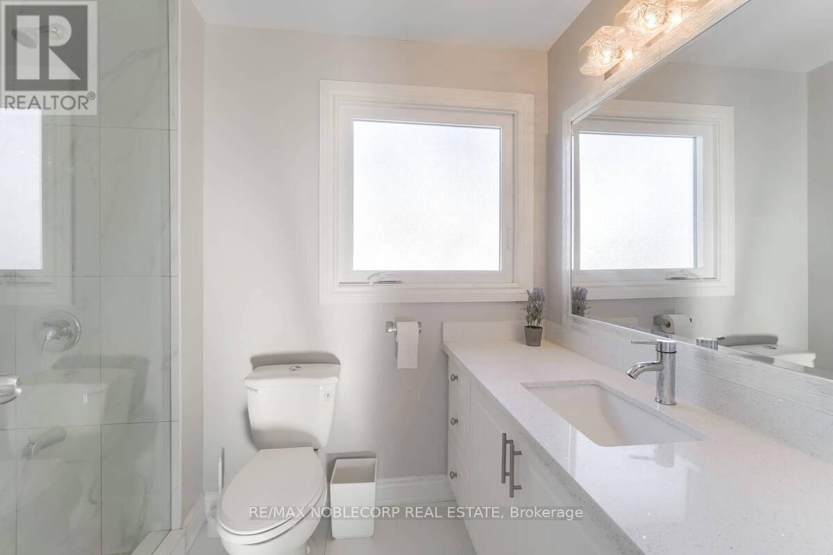 Upper Level - 17 Mikado Crescent, Brampton, ON - Indoor Photo Showing Bathroom