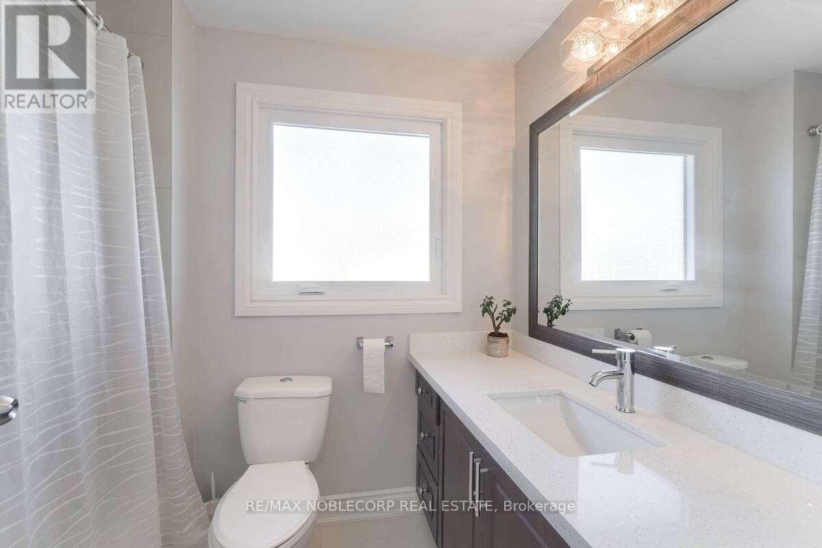 Upper Level - 17 Mikado Crescent, Brampton, ON - Indoor Photo Showing Bathroom