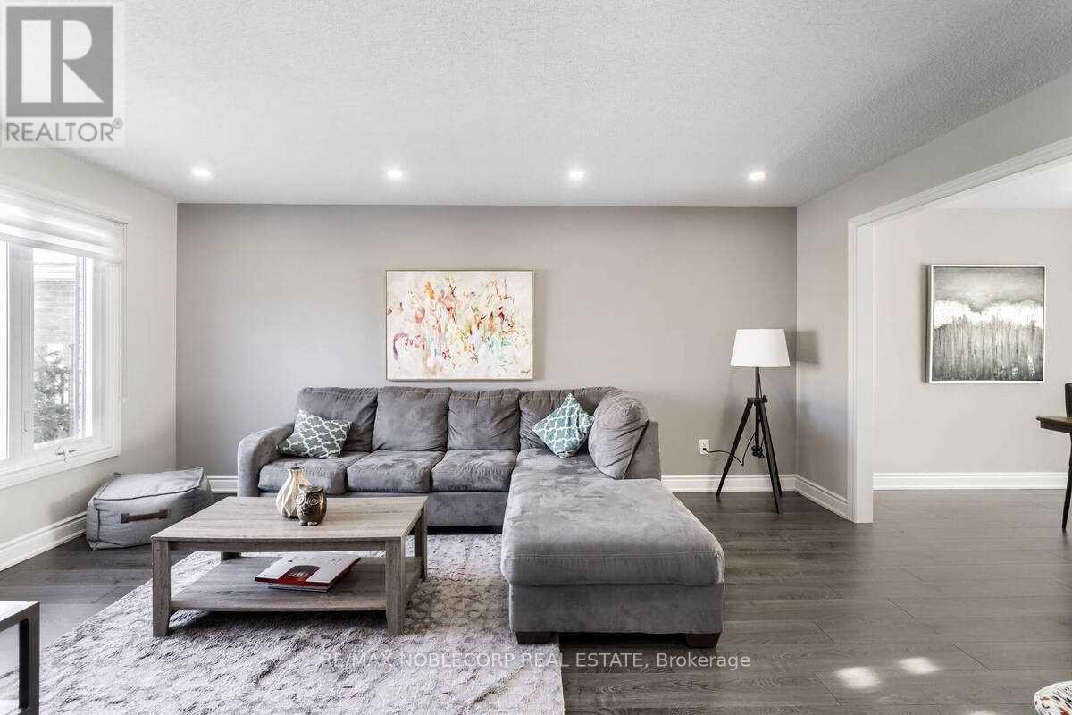 Upper Level - 17 Mikado Crescent, Brampton, ON - Indoor Photo Showing Living Room