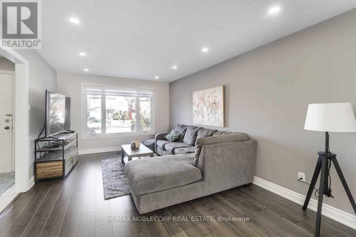 Upper Level - 17 Mikado Crescent, Brampton, ON - Indoor Photo Showing Living Room