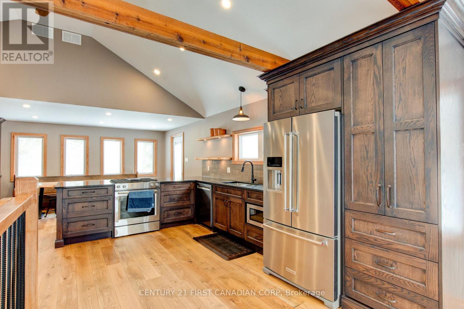 10771 Melrose Drive, Middlesex Centre, ON - Indoor Photo Showing Kitchen