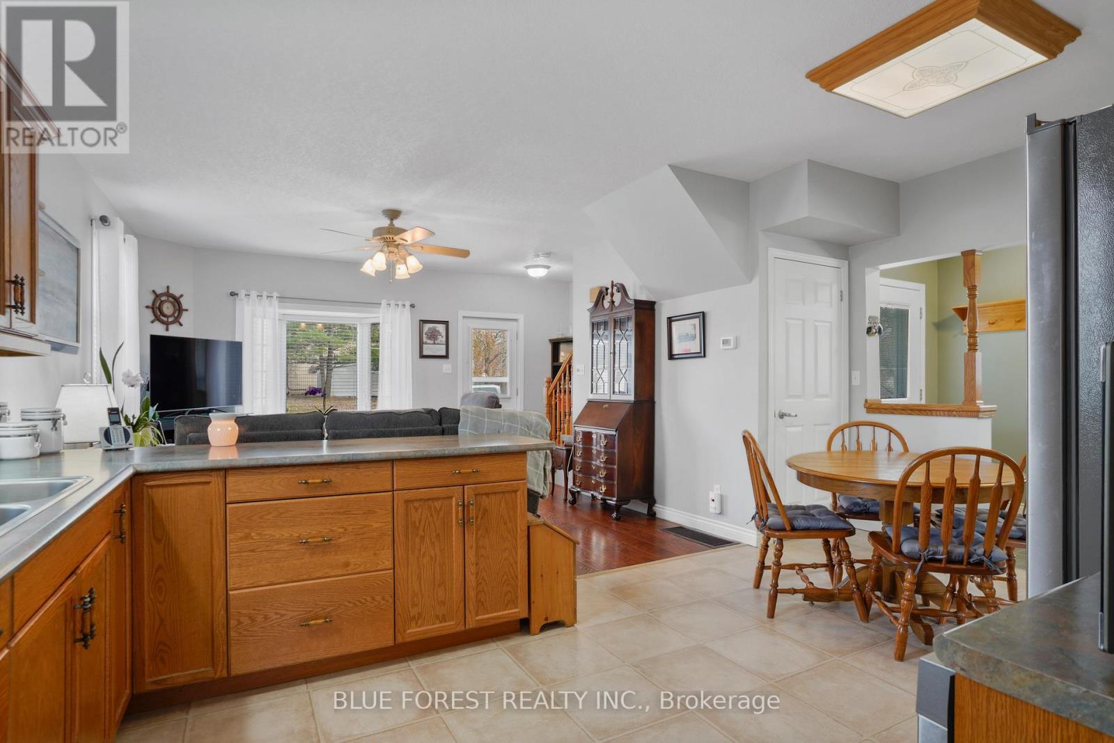 210 Jane Street, West Elgin (Rodney), ON - Indoor Photo Showing Kitchen