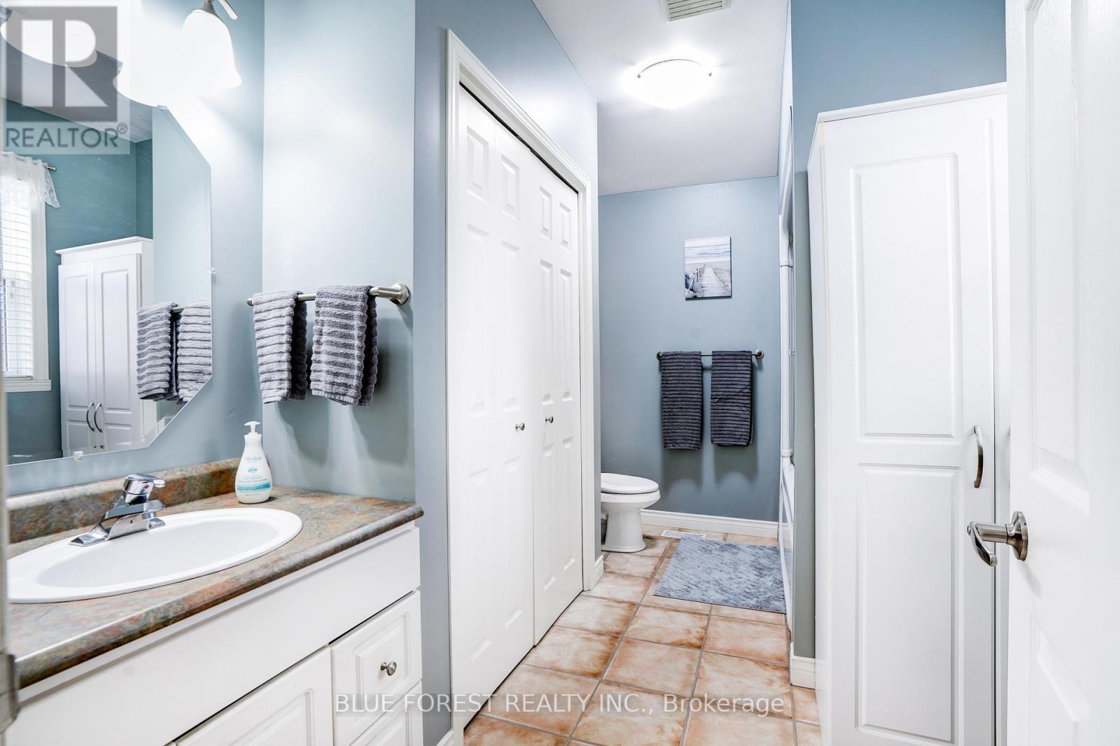 210 Jane Street, West Elgin (Rodney), ON - Indoor Photo Showing Bathroom
