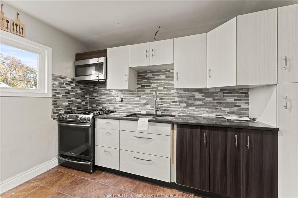 448 Ellis Street West, Windsor, ON