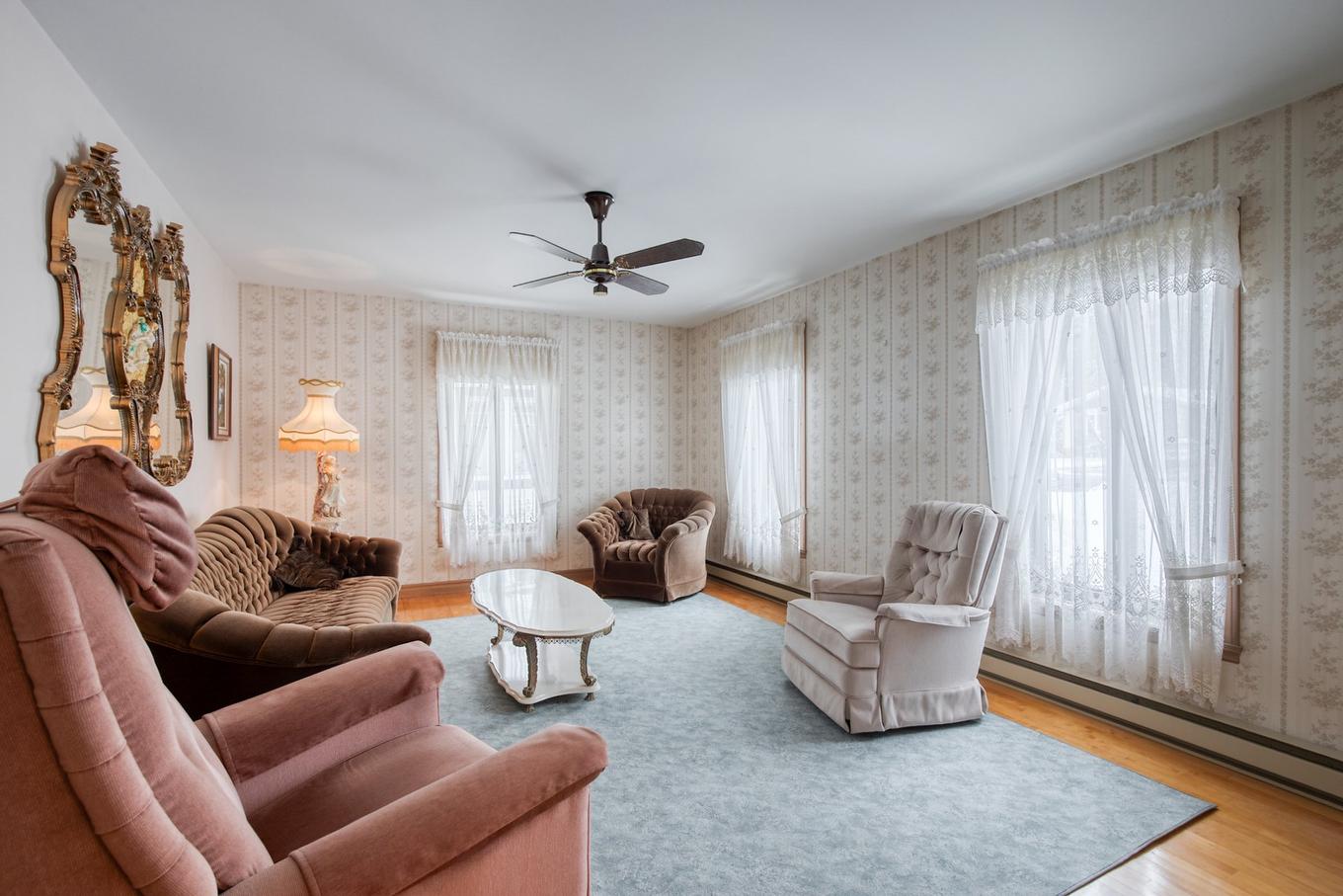 Living room - 5925Z - 5935Z Rue Frontenac, Saint-Hyacinthe, QC - Indoor Photo Showing Living Room