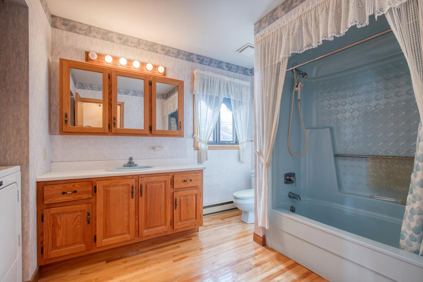 Bathroom - 5925Z - 5935Z Rue Frontenac, Saint-Hyacinthe, QC - Indoor Photo Showing Bathroom