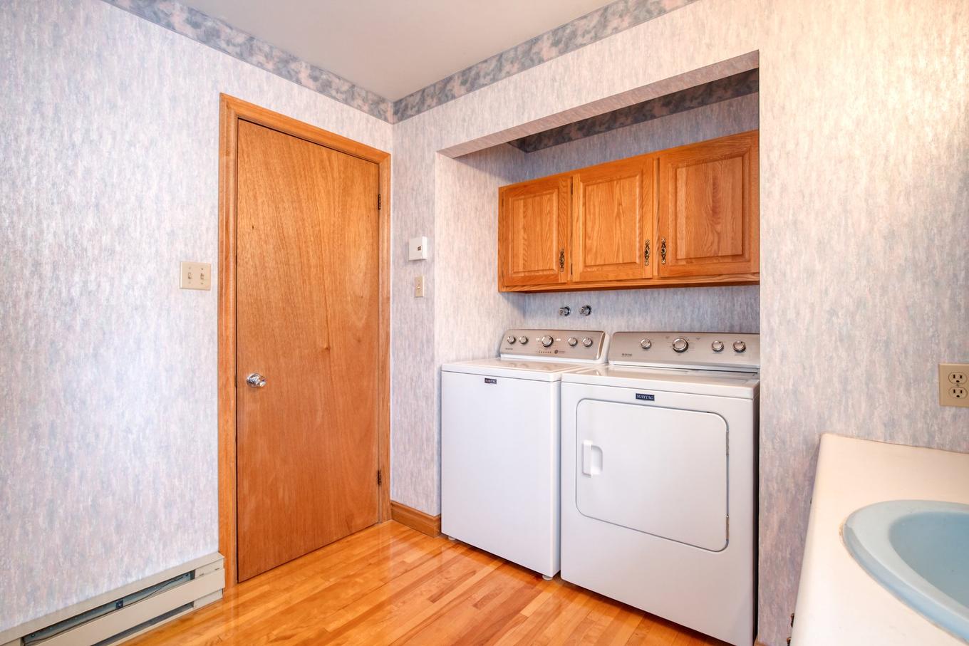 Bathroom - 5925Z - 5935Z Rue Frontenac, Saint-Hyacinthe, QC - Indoor Photo Showing Laundry Room