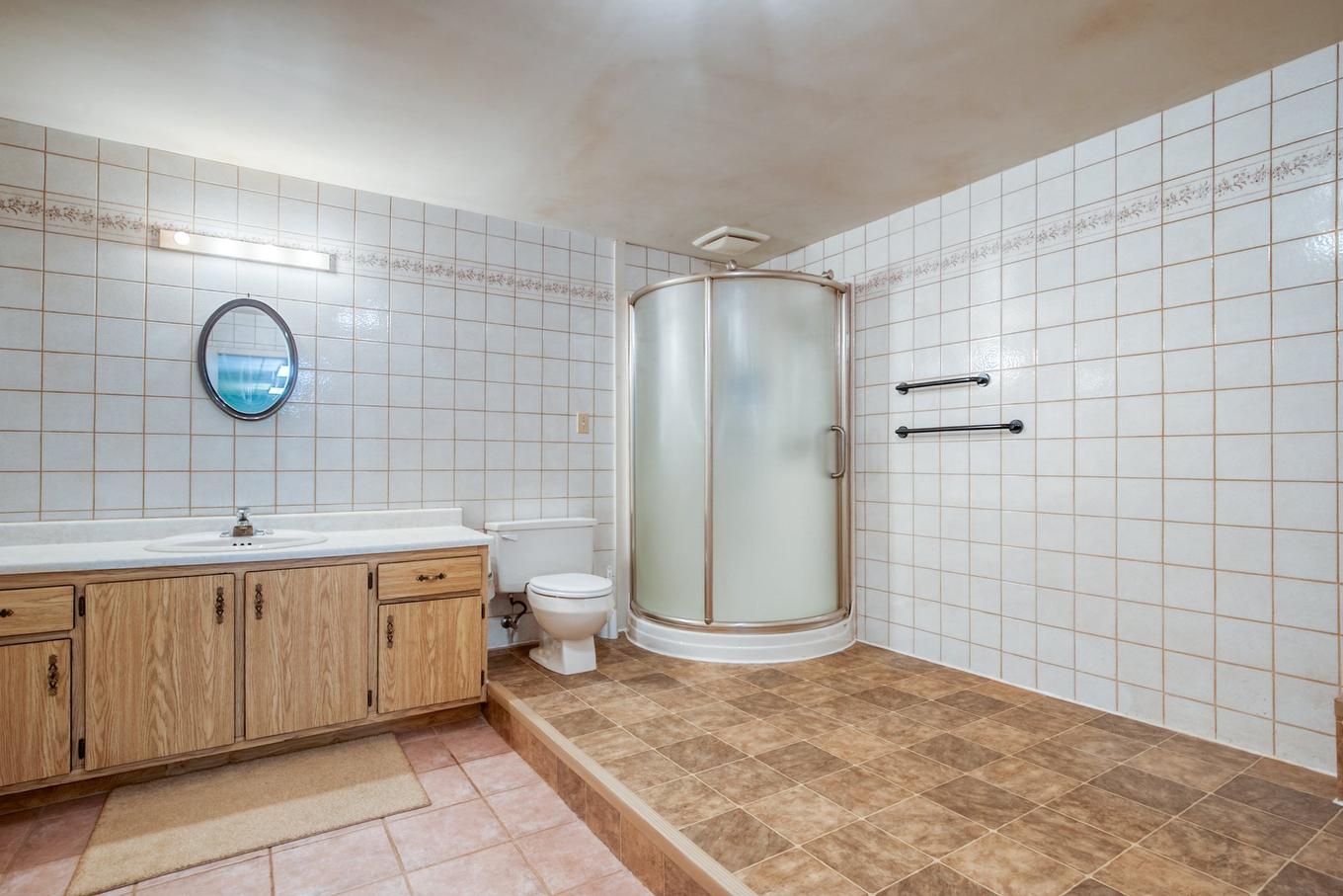 Bathroom - 5925Z - 5935Z Rue Frontenac, Saint-Hyacinthe, QC - Indoor Photo Showing Bathroom