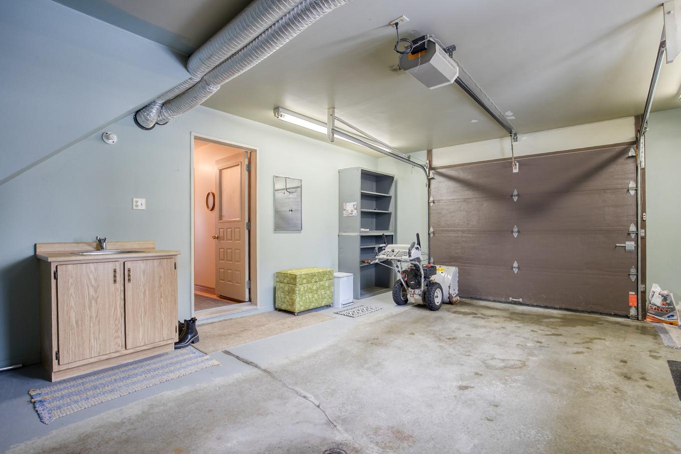 Garage - 5925Z - 5935Z Rue Frontenac, Saint-Hyacinthe, QC - Indoor Photo Showing Garage