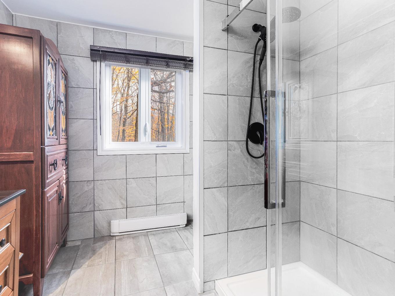 Autre - 1733Z Mtée Harwood, Saint-Lazare, QC - Indoor Photo Showing Bathroom