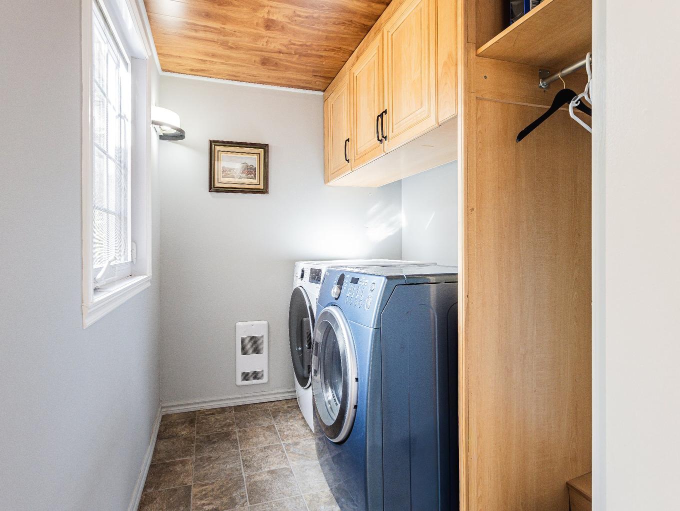 Autre - 1733Z Mtée Harwood, Saint-Lazare, QC - Indoor Photo Showing Laundry Room