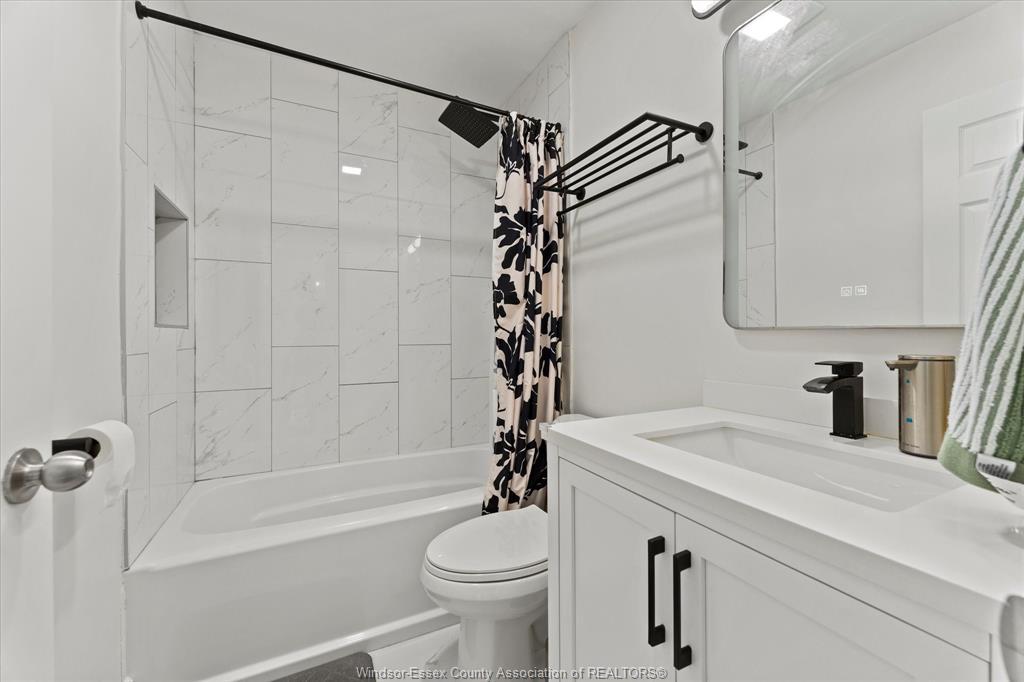 4241 Pioneer Avenue, Windsor, ON