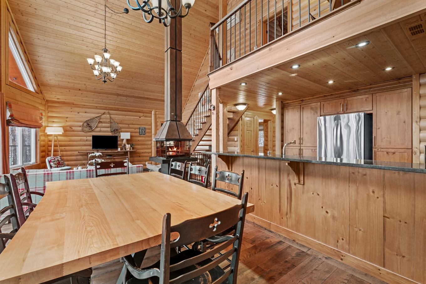 Salle à manger - 147 Ch. Du Pavillon-Kanata, Amherst, QC - Indoor Photo Showing Dining Room