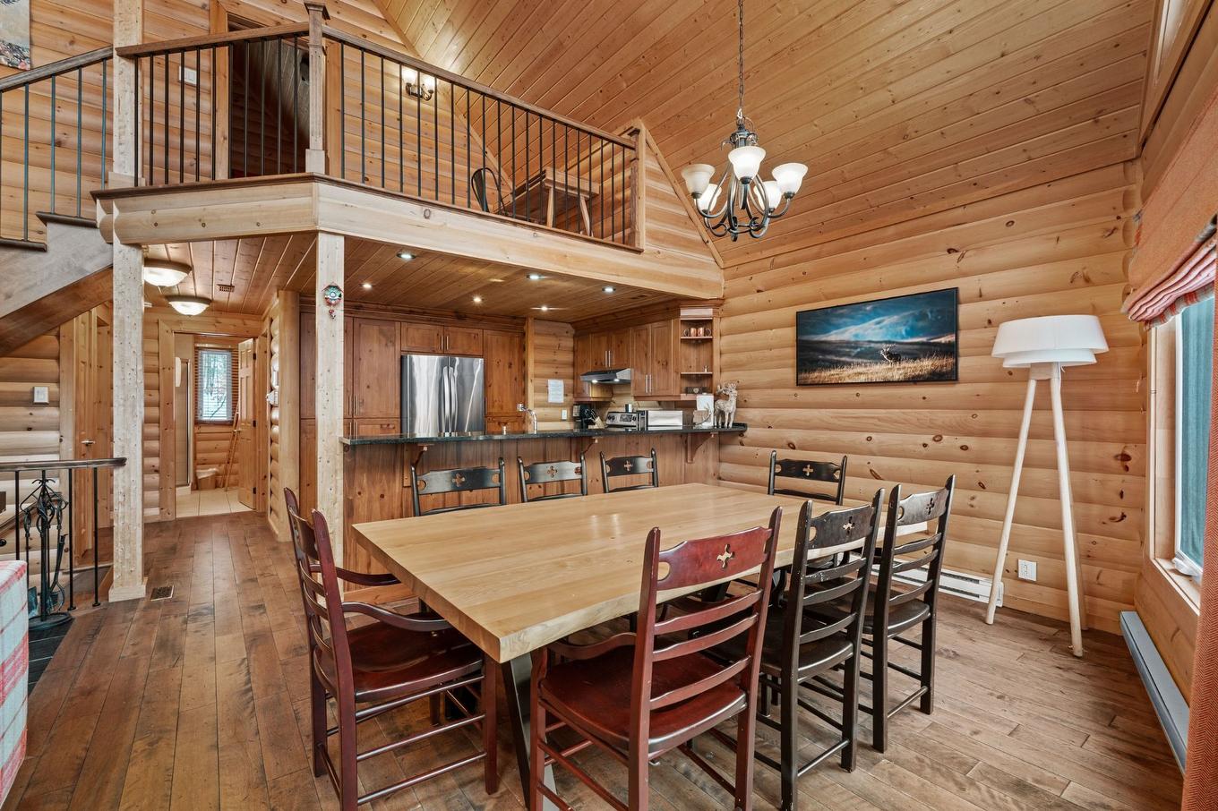 Salle à manger - 147 Ch. Du Pavillon-Kanata, Amherst, QC - Indoor Photo Showing Dining Room