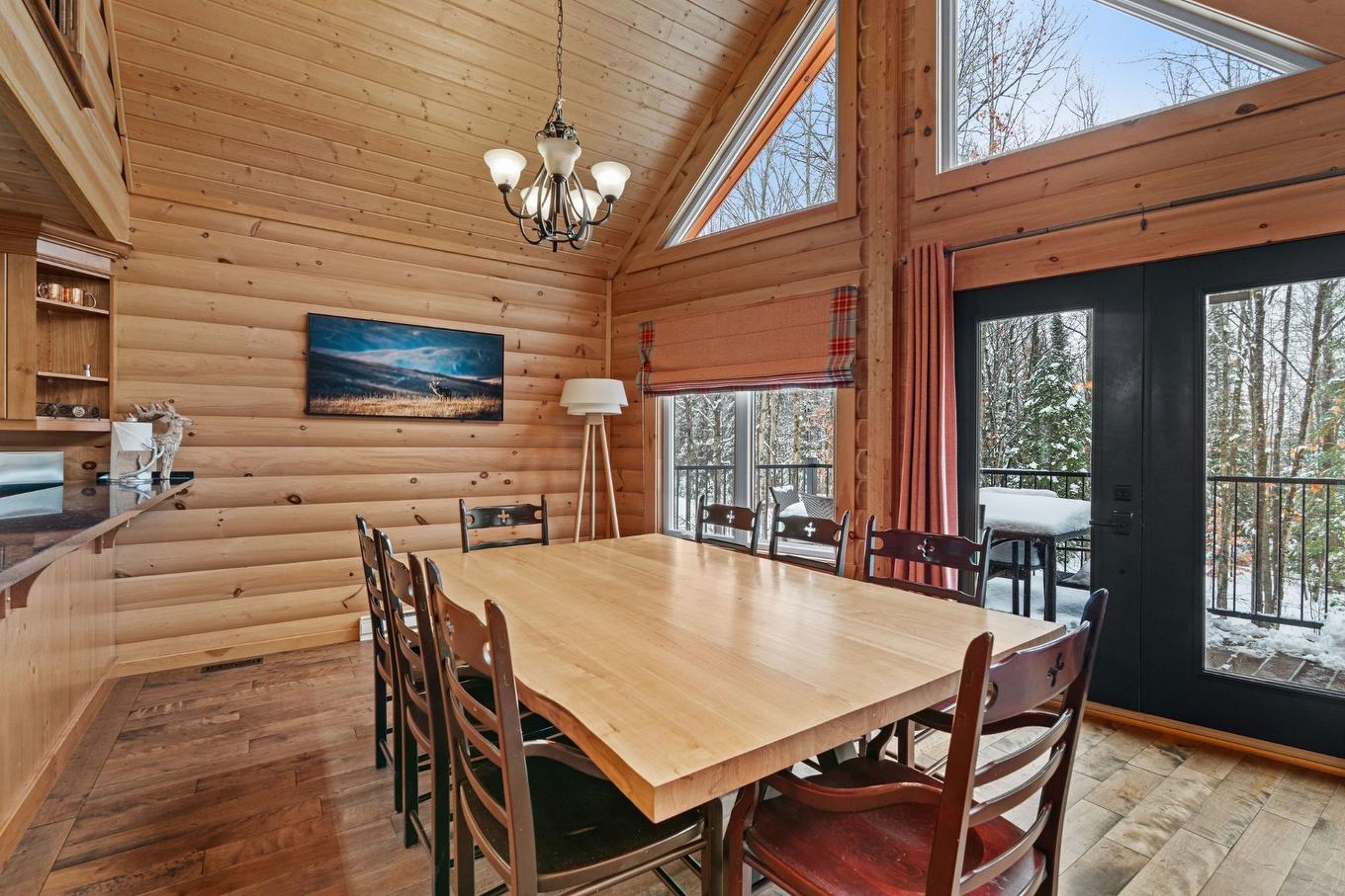Salle à manger - 147 Ch. Du Pavillon-Kanata, Amherst, QC - Indoor Photo Showing Dining Room