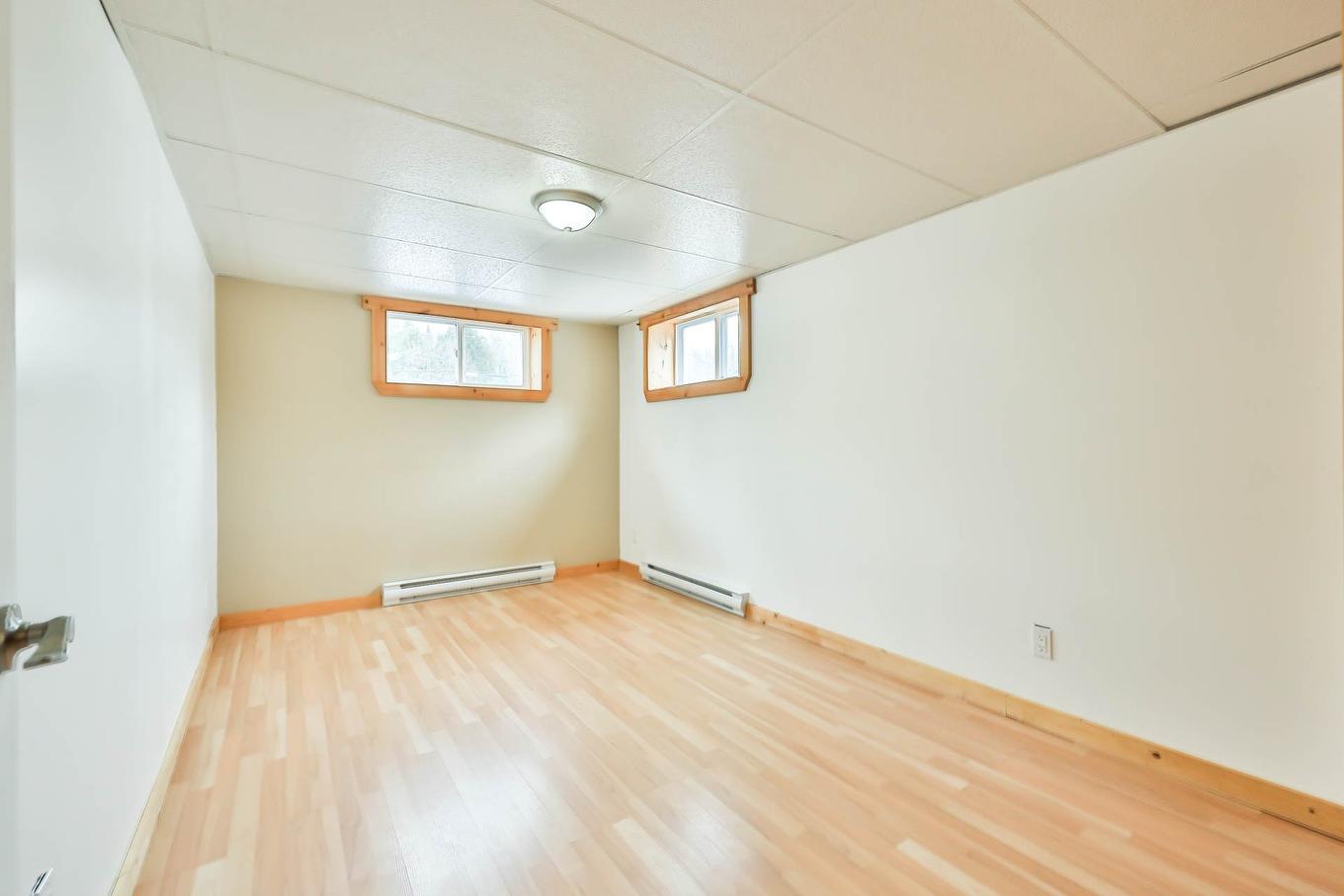 Bedroom - 405 Ch. De La Rivière-Blanche, Mayo, QC - Indoor Photo Showing Other Room