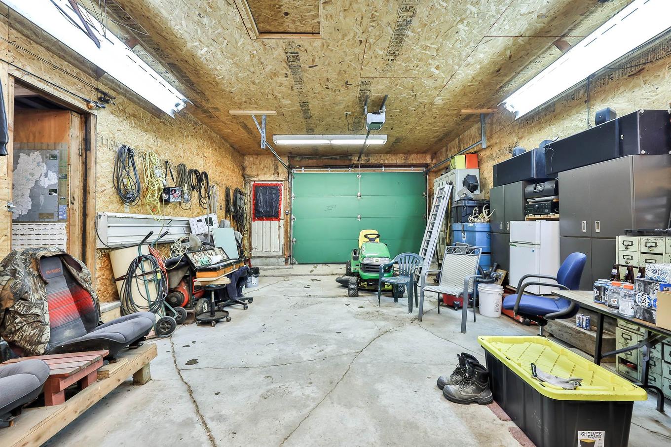 Garage - 405 Ch. De La Rivière-Blanche, Mayo, QC - Indoor Photo Showing Garage