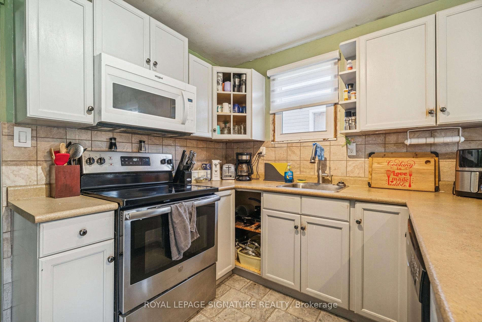 353 Hollywood Drive, Georgina, ON - Indoor Photo Showing Kitchen