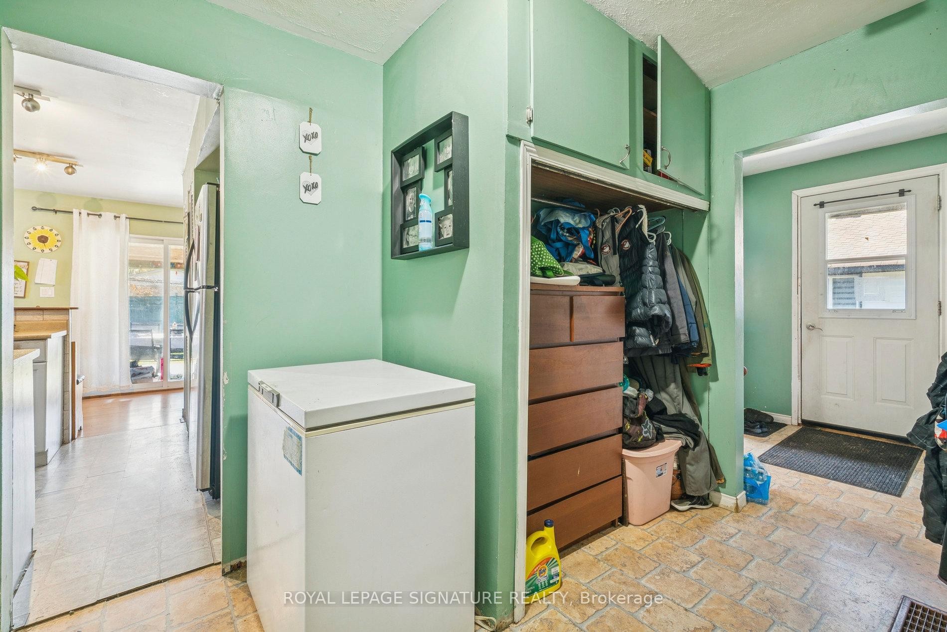 353 Hollywood Drive, Georgina, ON - Indoor Photo Showing Laundry Room