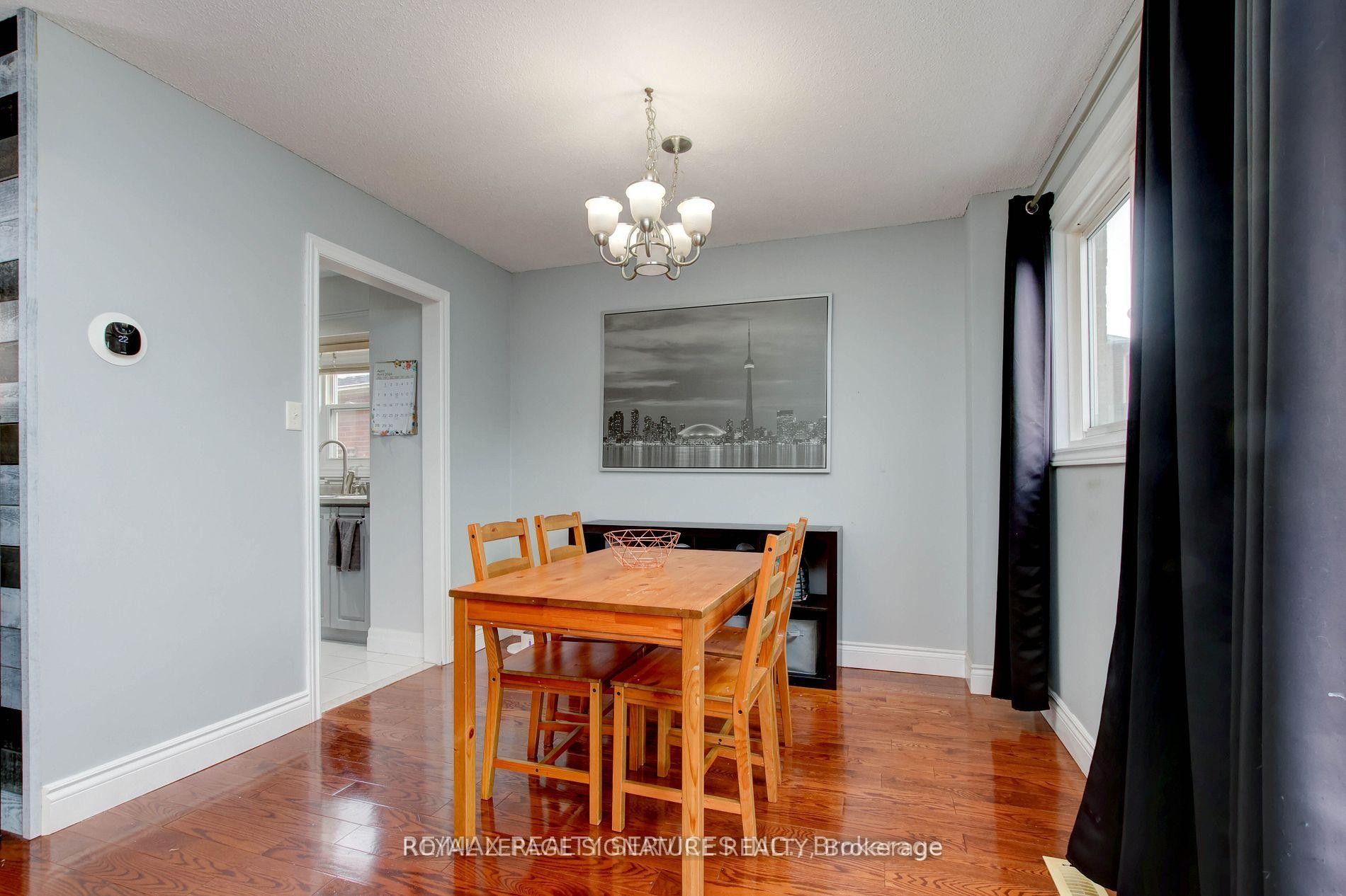 Upper-76 Crenshaw Court, Brampton, ON - Indoor Photo Showing Dining Room