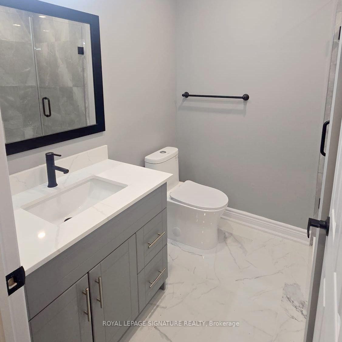 Upper-76 Crenshaw Court, Brampton, ON - Indoor Photo Showing Bathroom