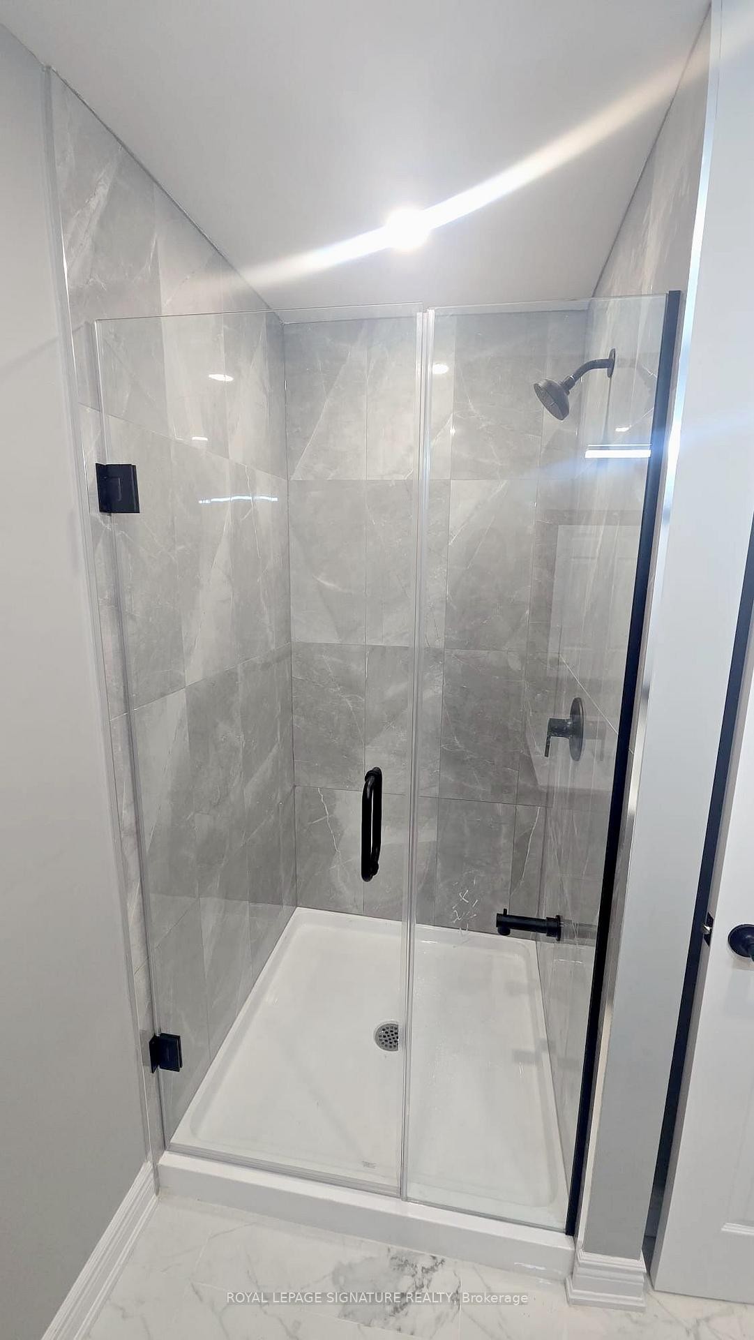 Upper-76 Crenshaw Court, Brampton, ON - Indoor Photo Showing Bathroom