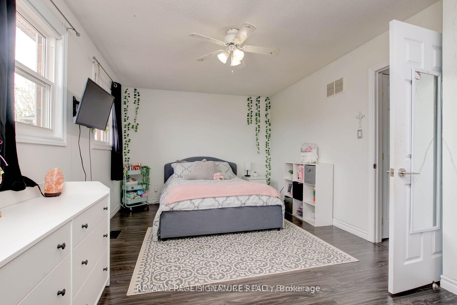 Upper-76 Crenshaw Court, Brampton, ON - Indoor Photo Showing Bedroom