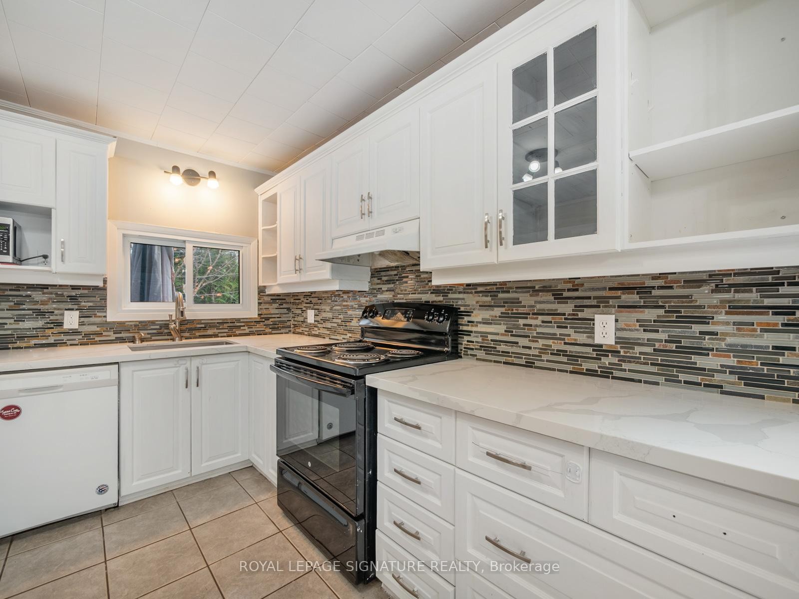 79 Poyntz Street, Penetanguishene, ON - Indoor Photo Showing Kitchen