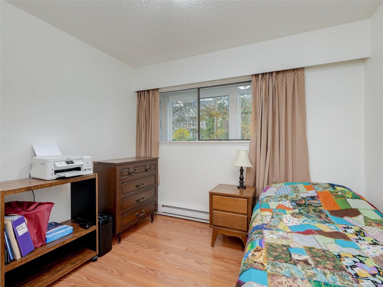 105-2610 Graham St, Victoria, BC - Indoor Photo Showing Bedroom