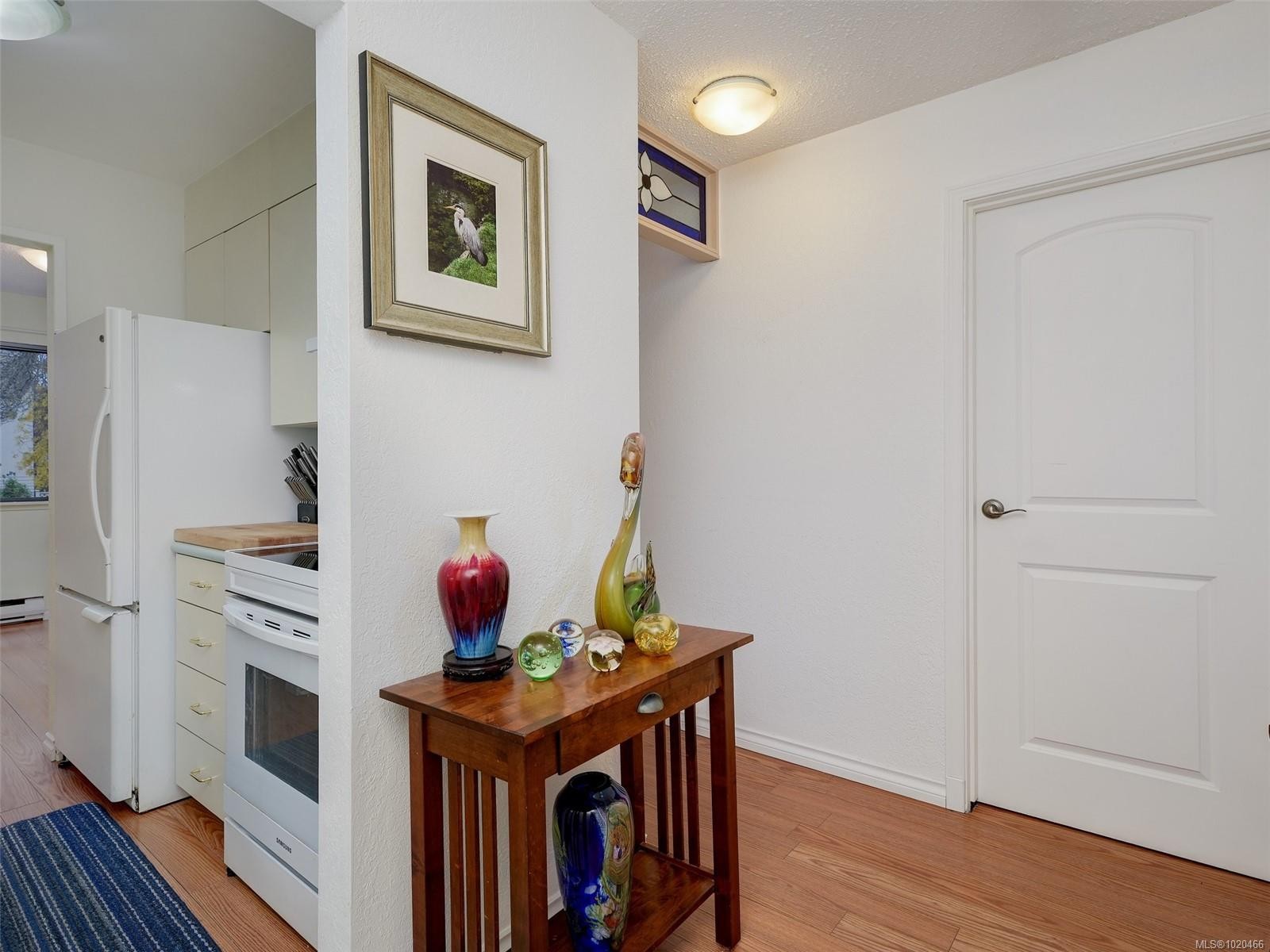 105-2610 Graham St, Victoria, BC - Indoor