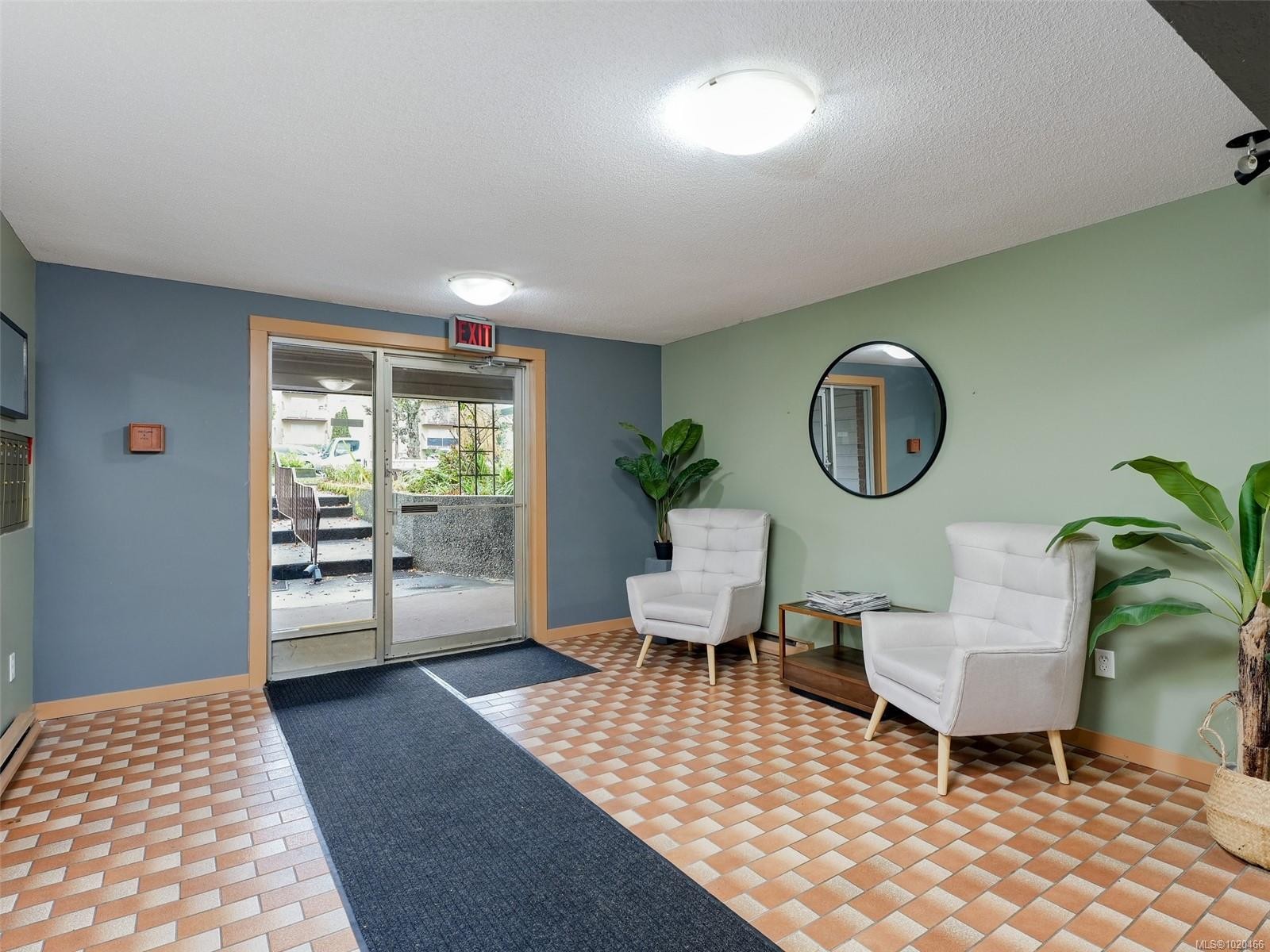 105-2610 Graham St, Victoria, BC - Indoor