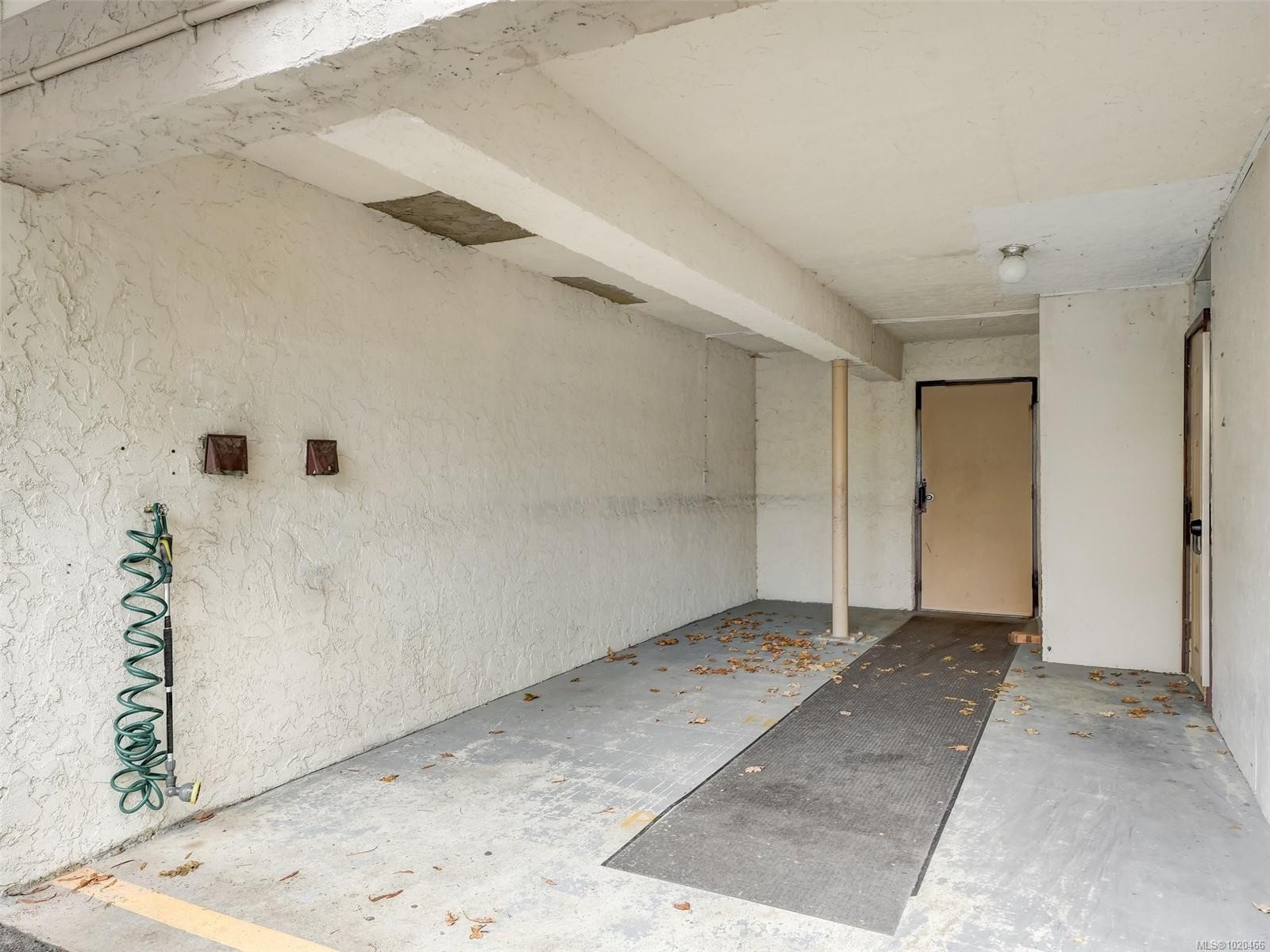 105-2610 Graham St, Victoria, BC - Indoor