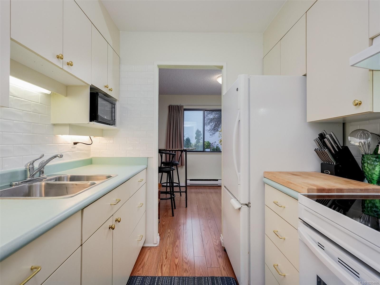 105-2610 Graham St, Victoria, BC - Indoor Photo Showing Kitchen With Double Sink