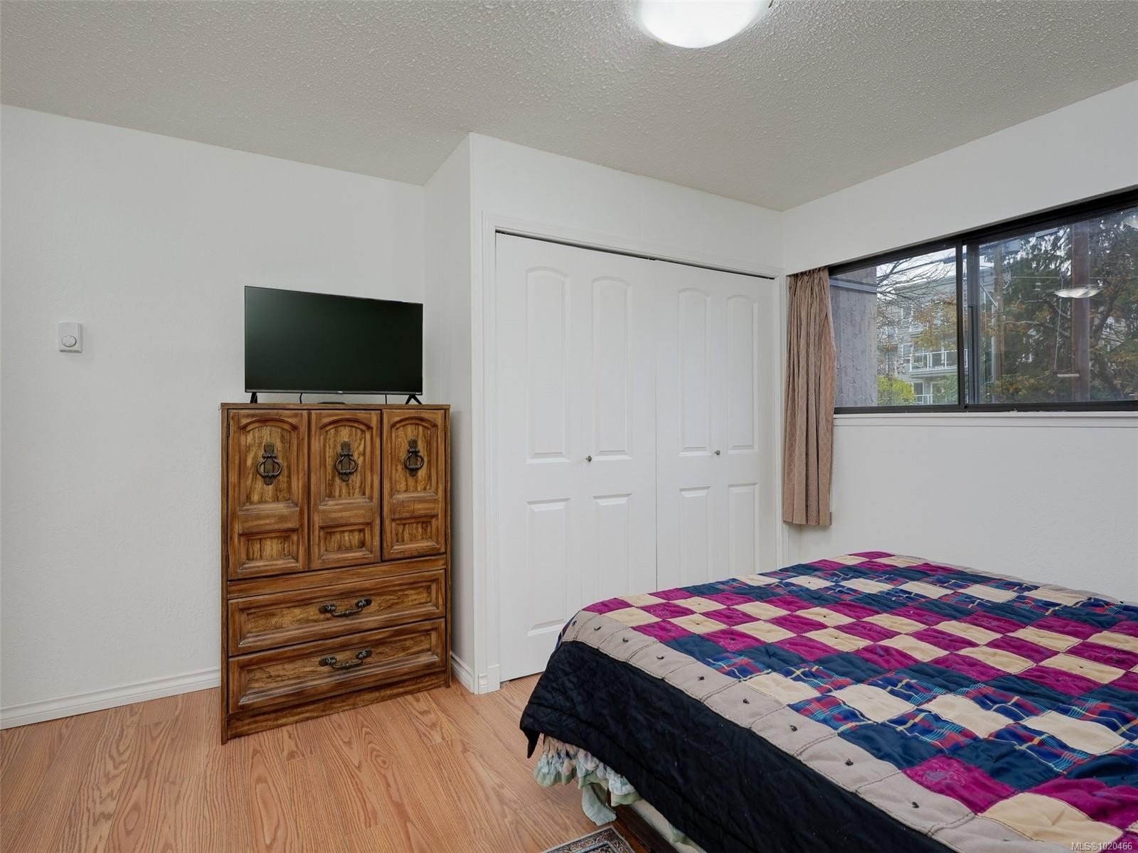 105-2610 Graham St, Victoria, BC - Indoor Photo Showing Bedroom