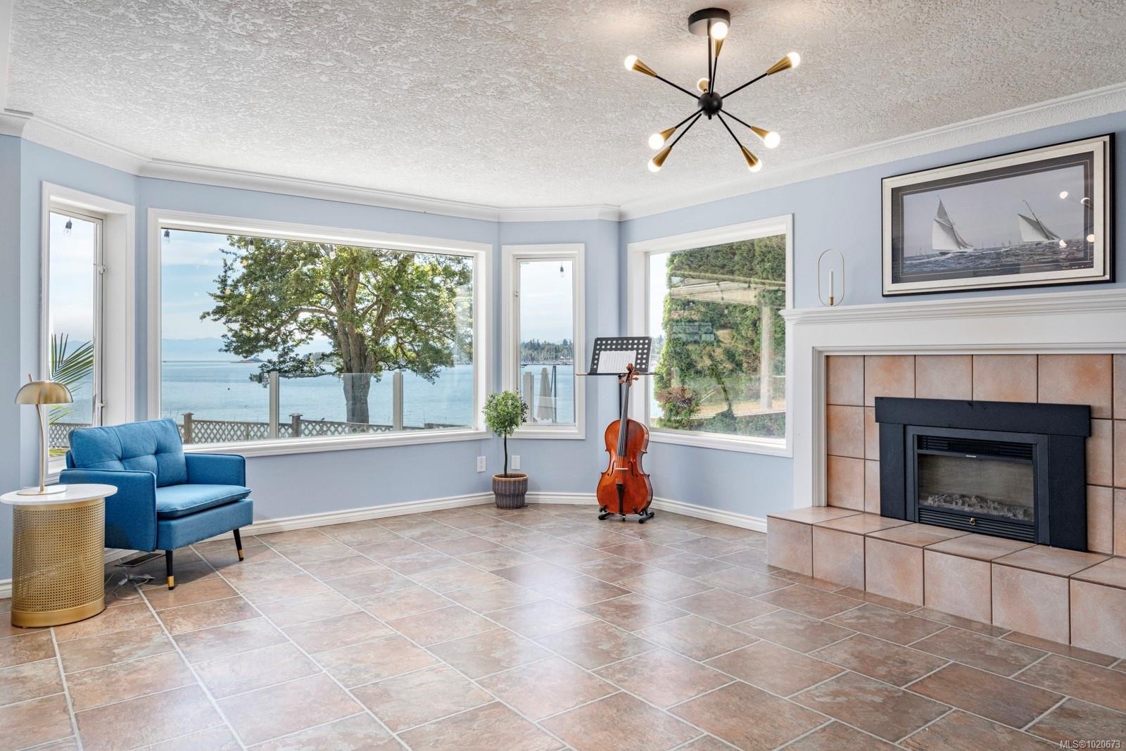 3905B Cadboro Bay Rd, Saanich, BC