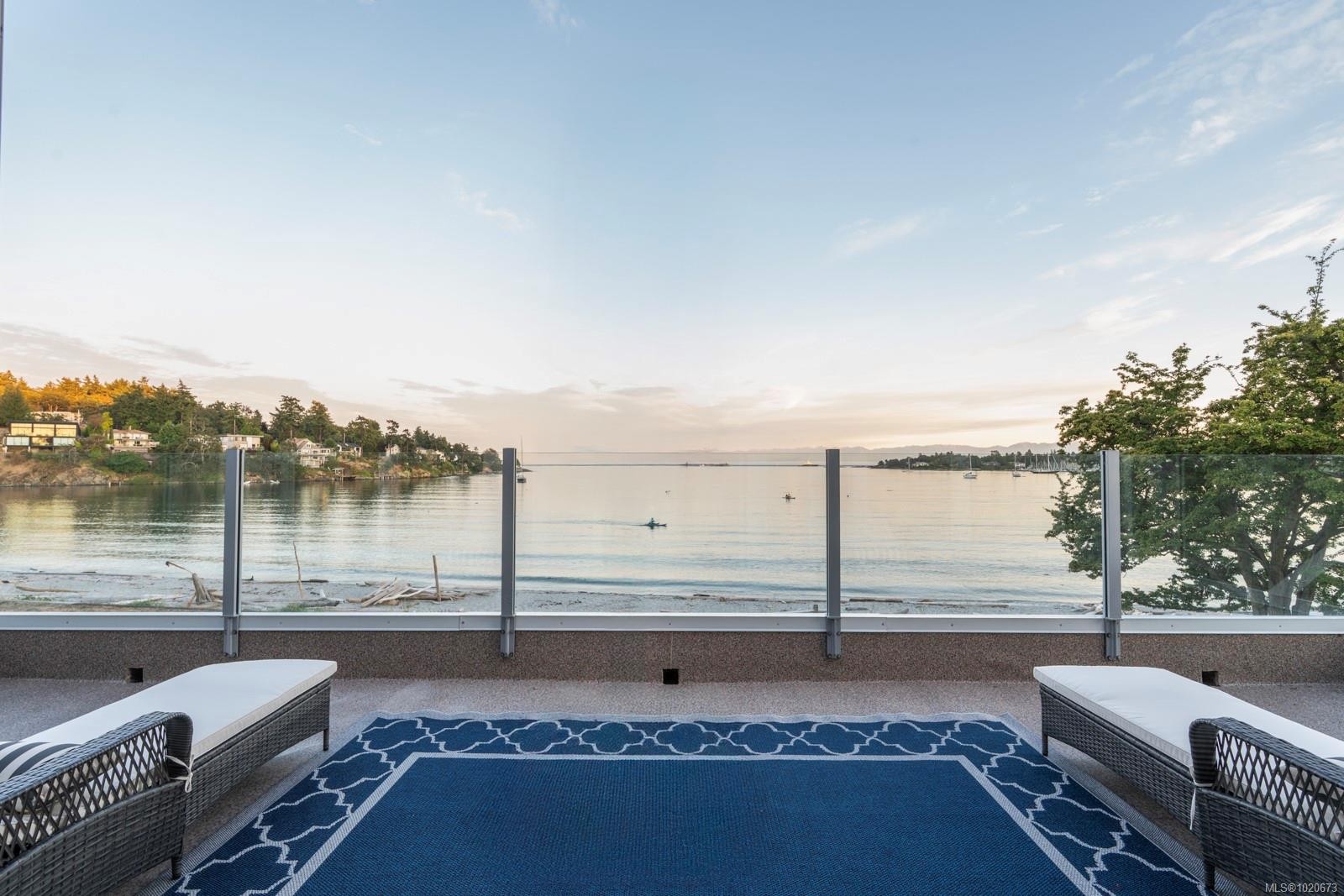 3905B Cadboro Bay Rd, Saanich, BC