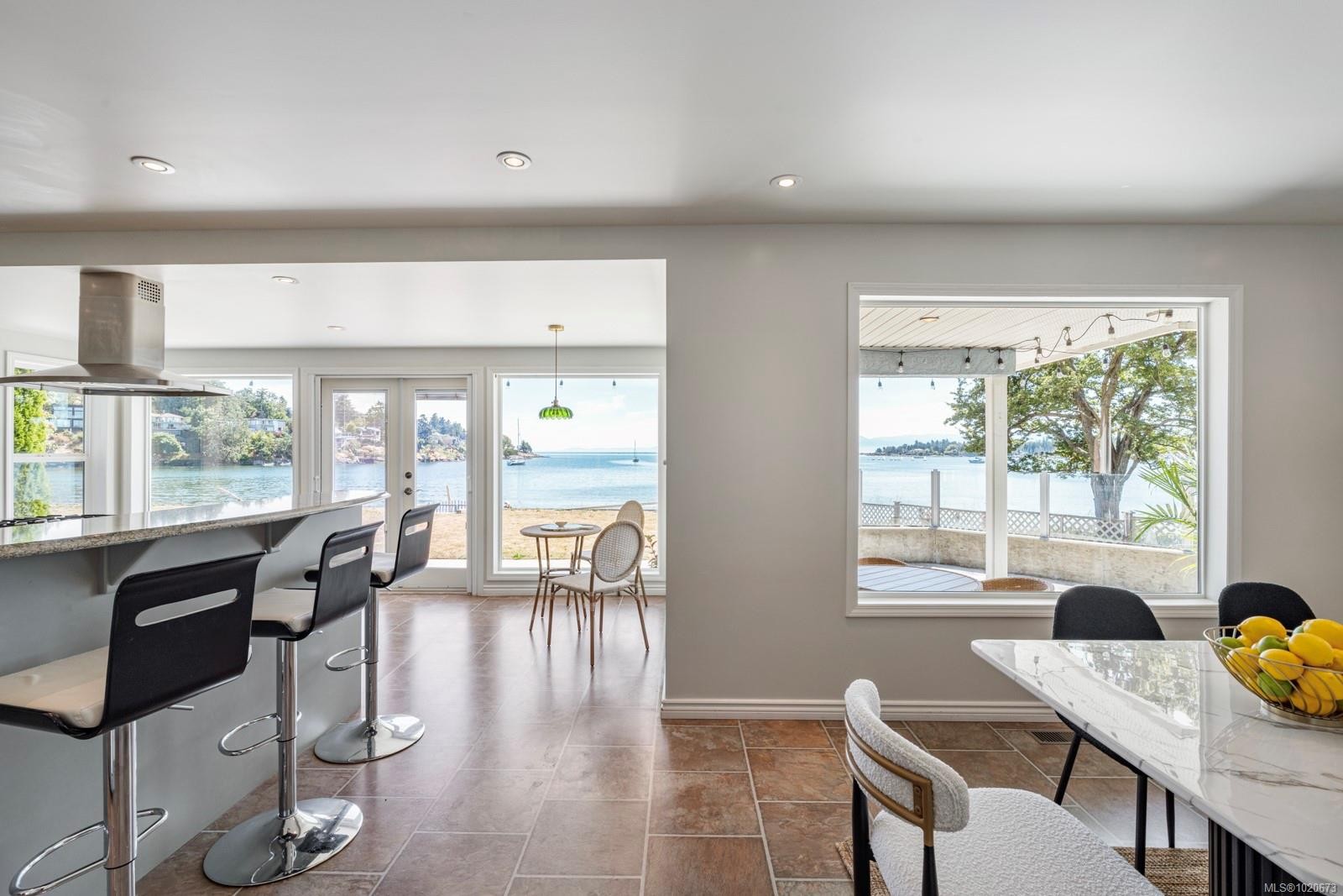 3905B Cadboro Bay Rd, Saanich, BC