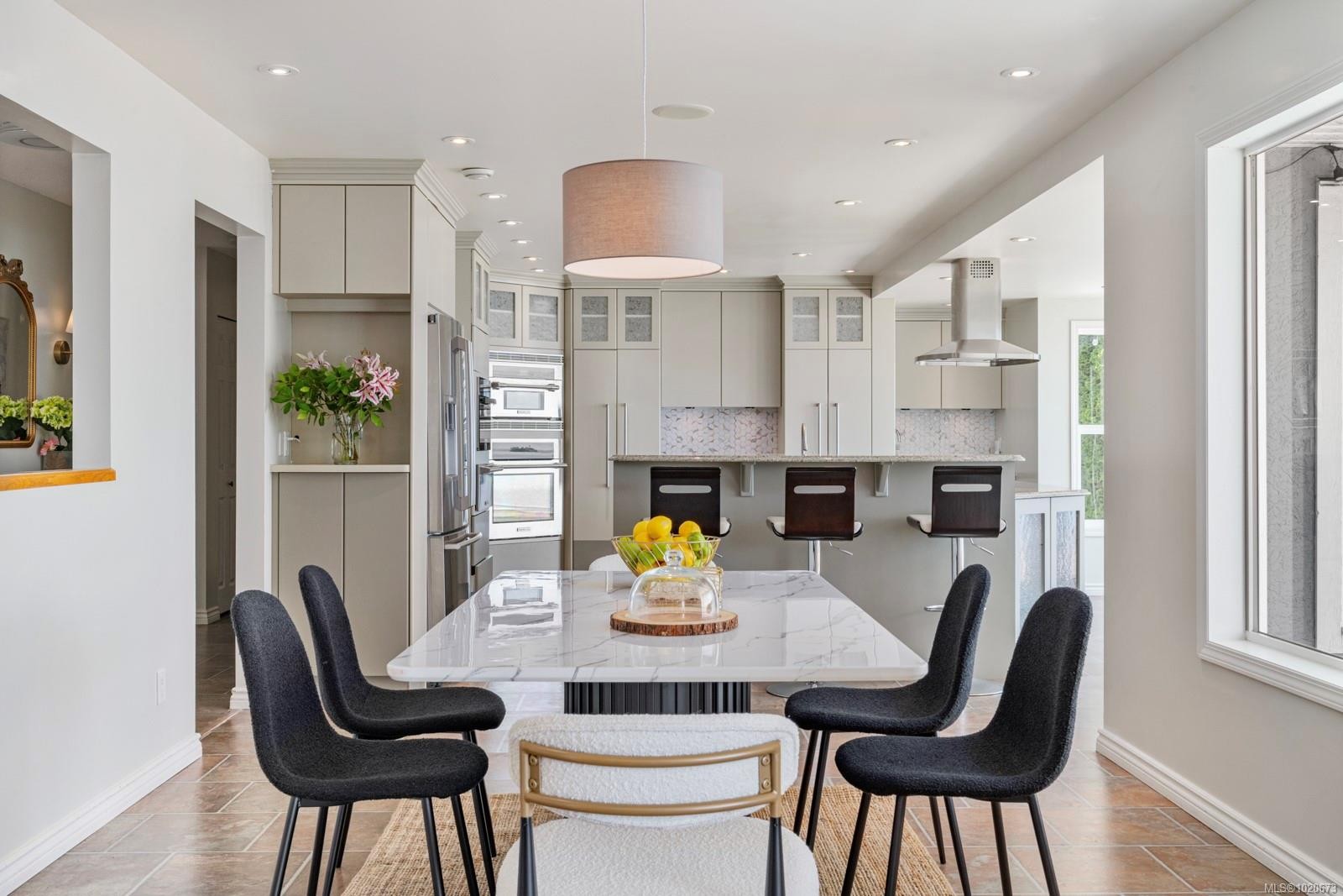 3905B Cadboro Bay Rd, Saanich, BC