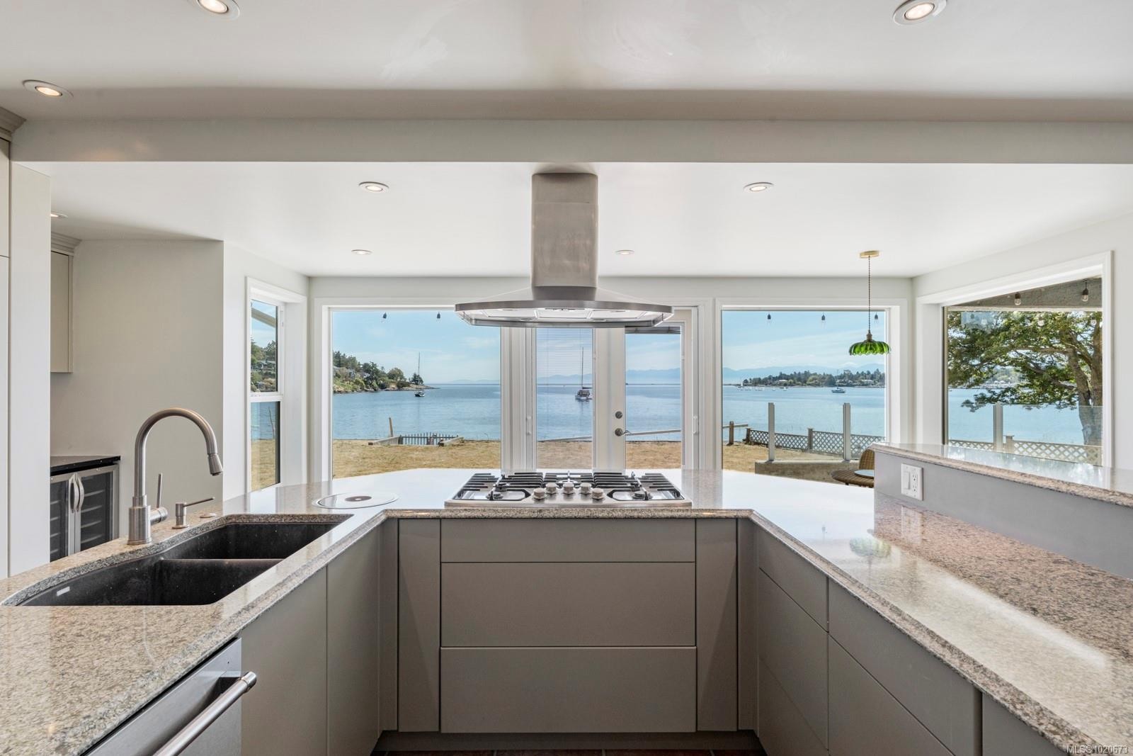 3905B Cadboro Bay Rd, Saanich, BC