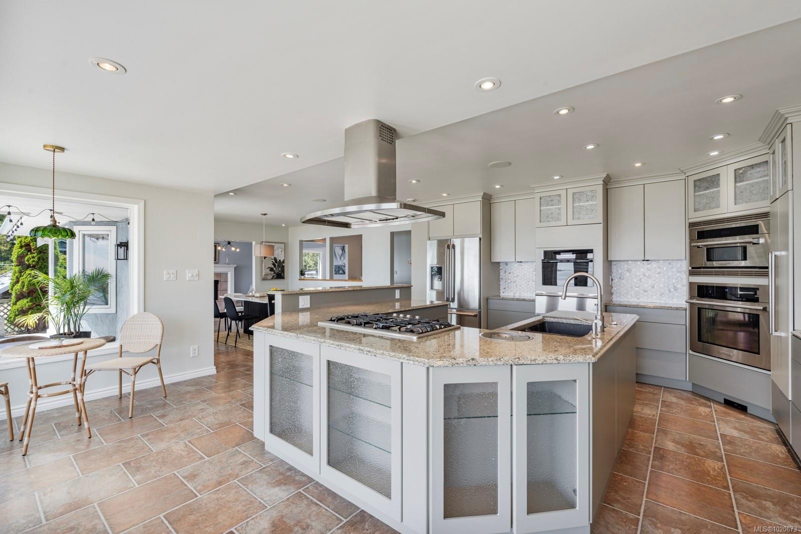 3905B Cadboro Bay Rd, Saanich, BC