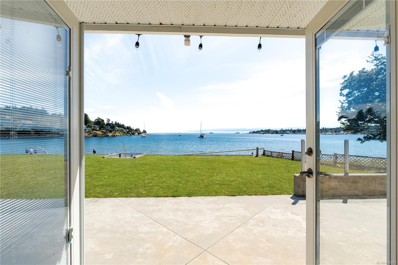 3905B Cadboro Bay Rd, Saanich, BC